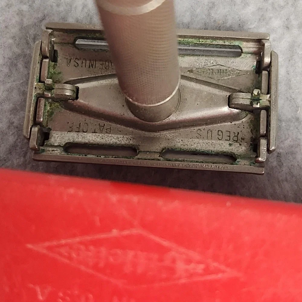Vintage Gillette Super Speed One-Piece Razor with Case & Schick Blades USA 1960s